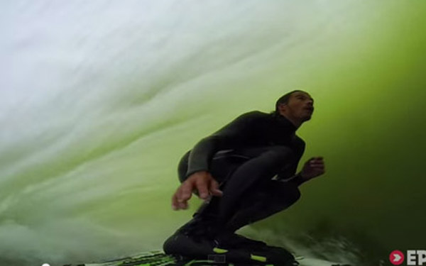 Surfing Skeleton Bay